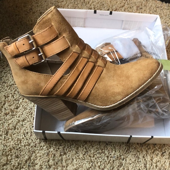 Dolce Vita Caitlynn Booties - Picture 3 of 6